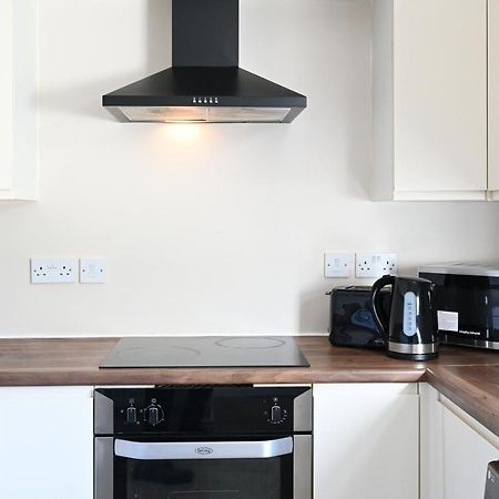 Villa Sleek And Stylish 3 Bed In Bolton - Garden - Parking Exterior foto