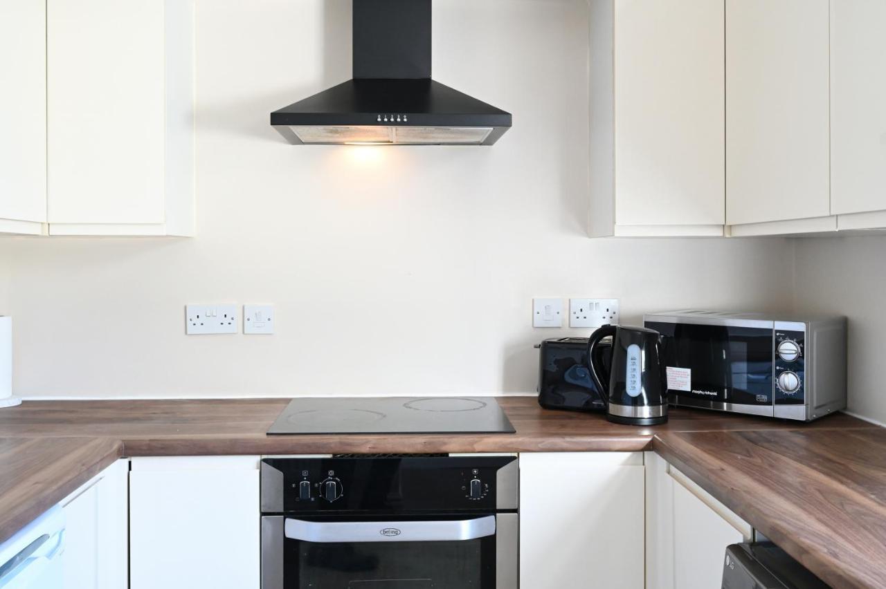 Villa Sleek And Stylish 3 Bed In Bolton - Garden - Parking Exterior foto