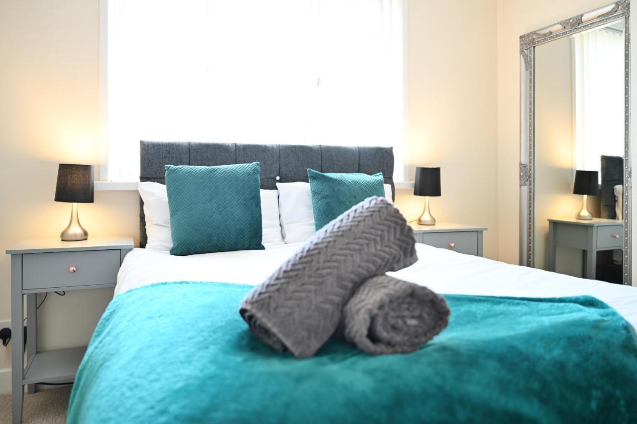 Villa Sleek And Stylish 3 Bed In Bolton - Garden - Parking Exterior foto
