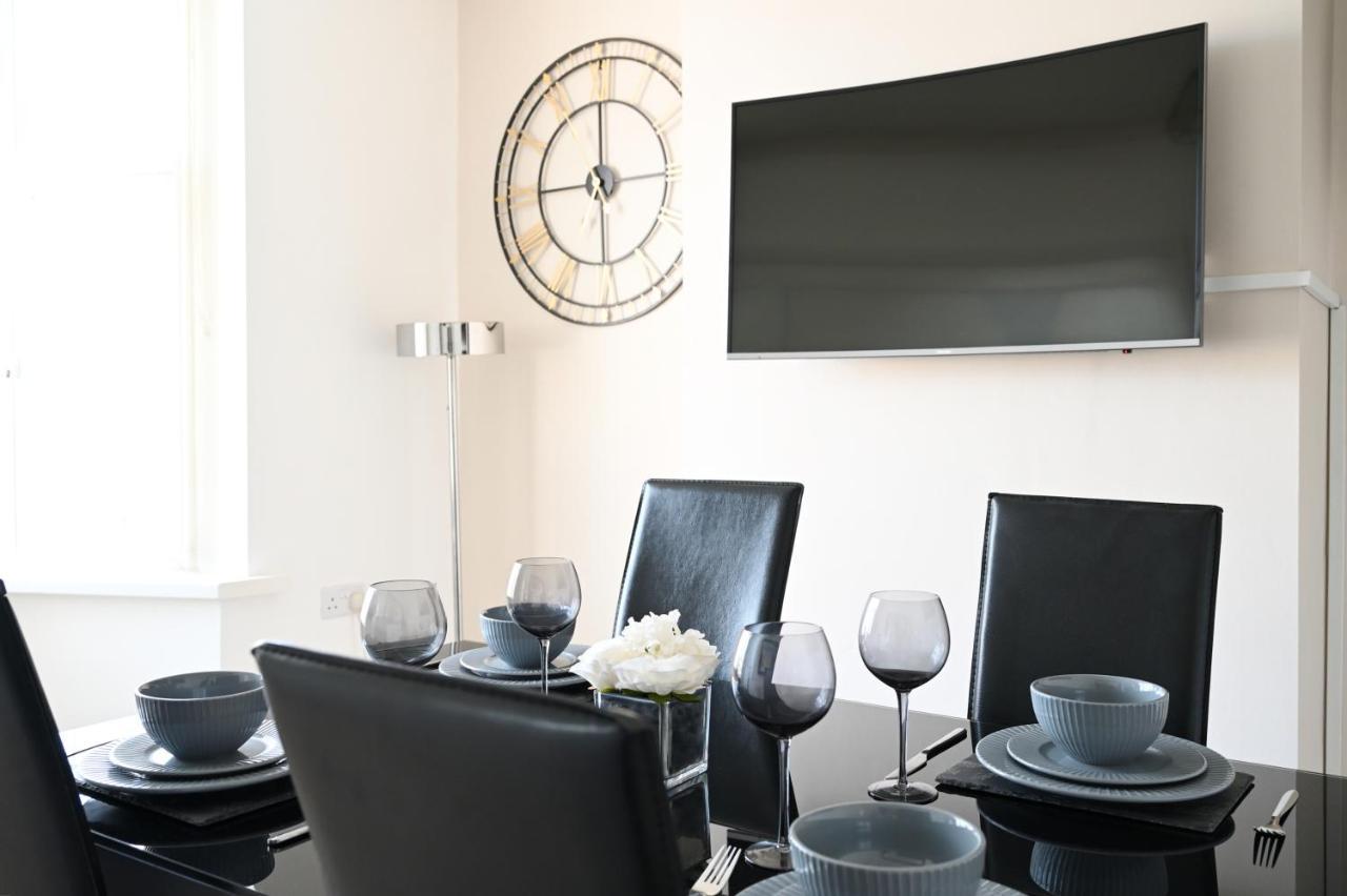 Villa Sleek And Stylish 3 Bed In Bolton - Garden - Parking Exterior foto