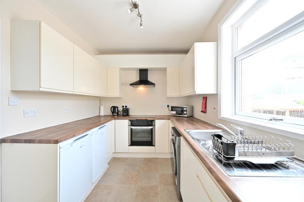 Villa Sleek And Stylish 3 Bed In Bolton - Garden - Parking Exterior foto
