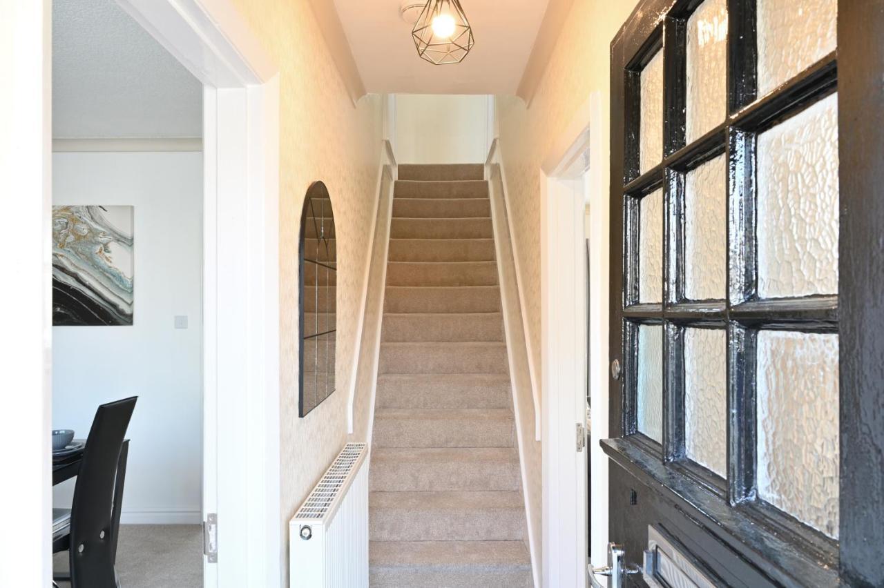 Villa Sleek And Stylish 3 Bed In Bolton - Garden - Parking Exterior foto